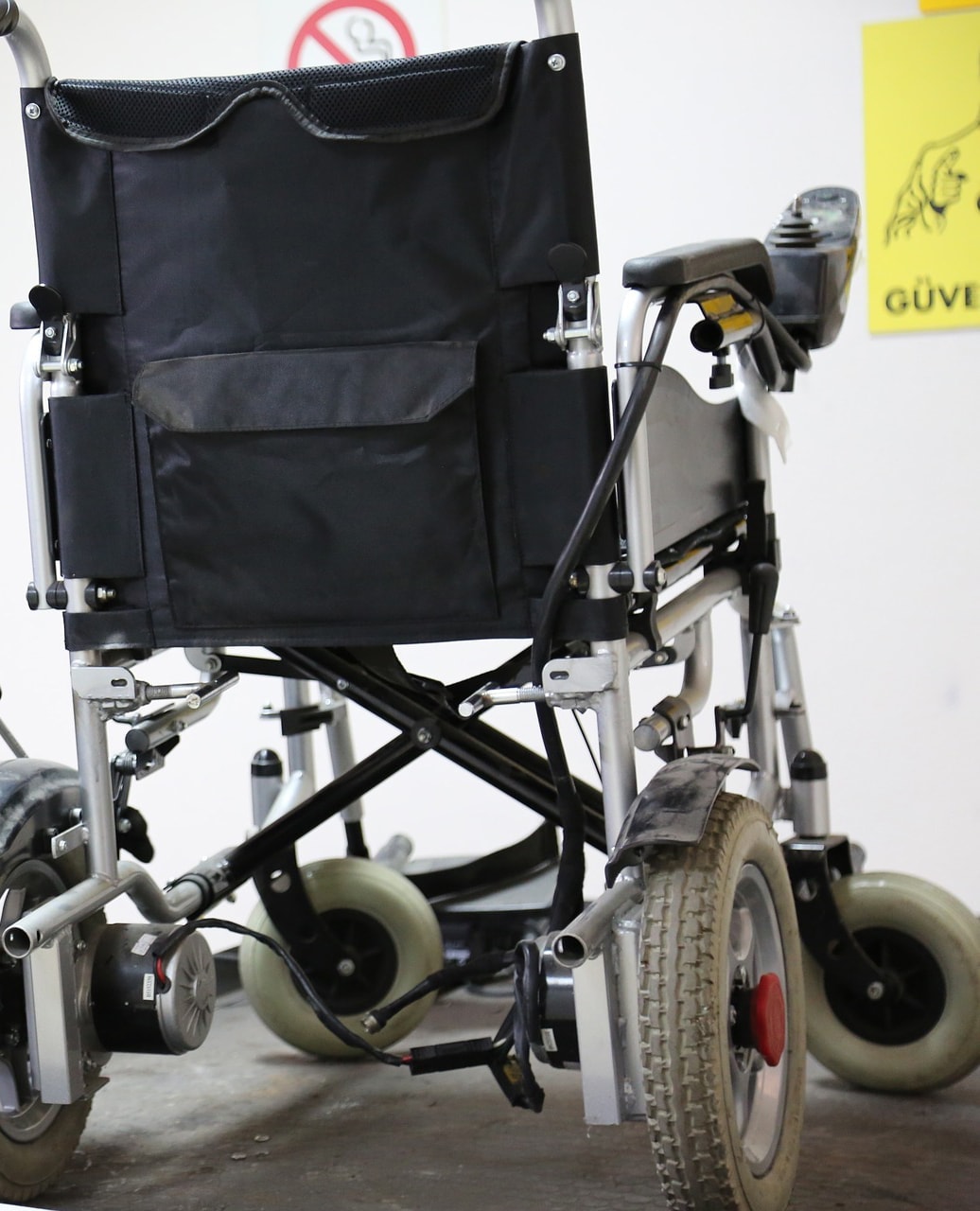 a picture of a wheelchair